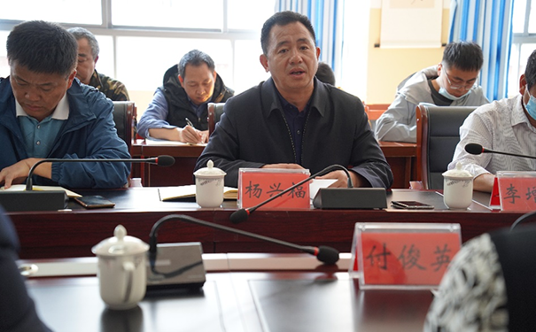 學院代表祿勸職業高級中學黨總支書記&校長楊興福.png