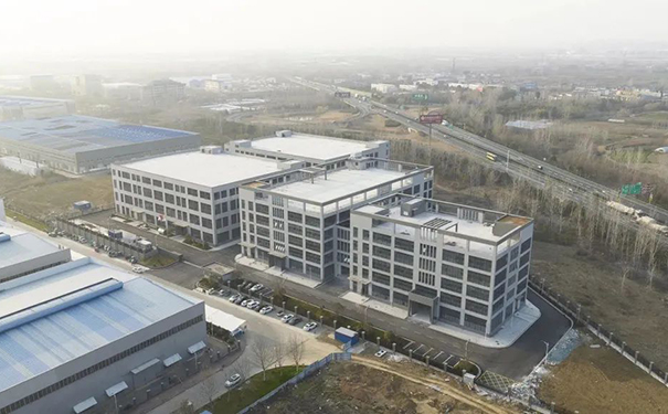工廠項目緊鄰高速公路.jpg