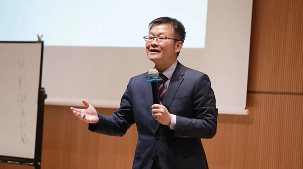 特邀專家萬穎俊老師分享翻轉創新思維.jpg