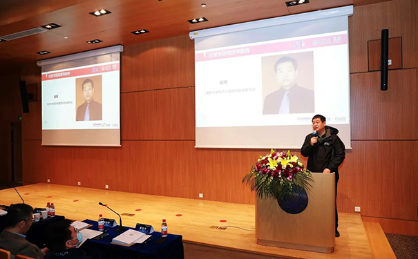 同濟大學經濟與管理學院黨委書記施騫現場致辭.jpg